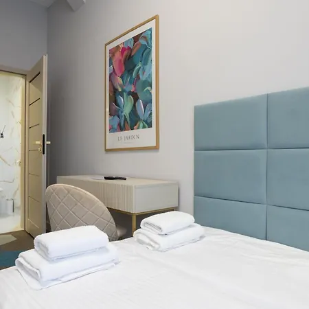 アパートホテル Moon